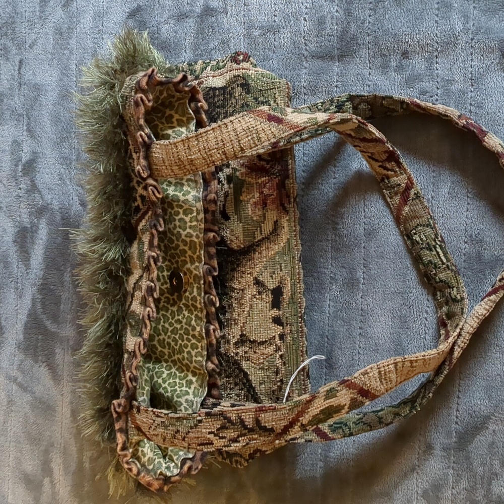 Chic Tapestry Shoulder Bag with Animal Motif - Picture 13 of 16